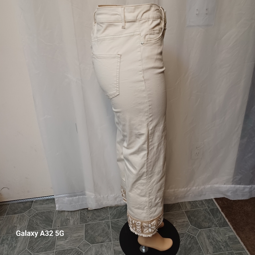 Charlies B Size 8 Cream Jeans with Embroidered Detail - Picture 8 of 14